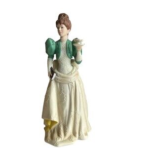 1995  Avon Mrs. Albee Porcelain Presidents Club Award Figurine